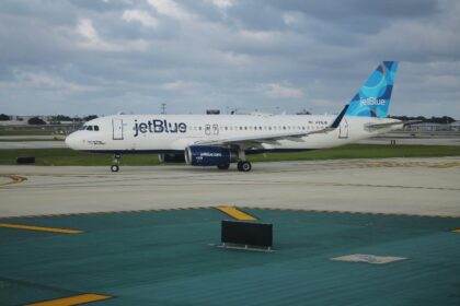 Avión JetBlue Airbus A320 en el Aeropuerto Internacional de Fort Lauderdale-Hollywood (FLL)