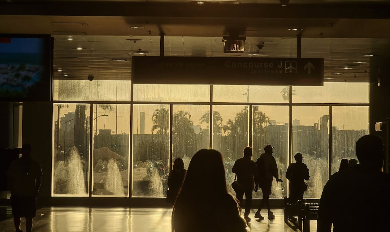 Pasajeros en el Aeropuerto Internacional de Miami (MIA)