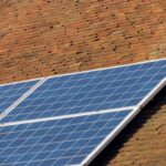 Paneles solares fotovoltaicos en campo abierto