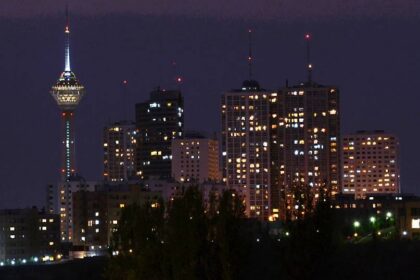 Teherán de noche, capital de Irán