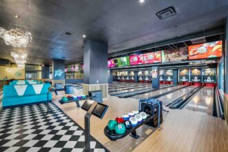 🎳 Strike Club Bowling — 12 pistas profesionales, primera experiencia premium en el sur de Florida.