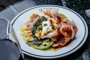 Cocina italiana con alma argentina — Del Ten Layer Lasagna al Roman Empire, platos que han cruzado el Atlántico con buena reputación.